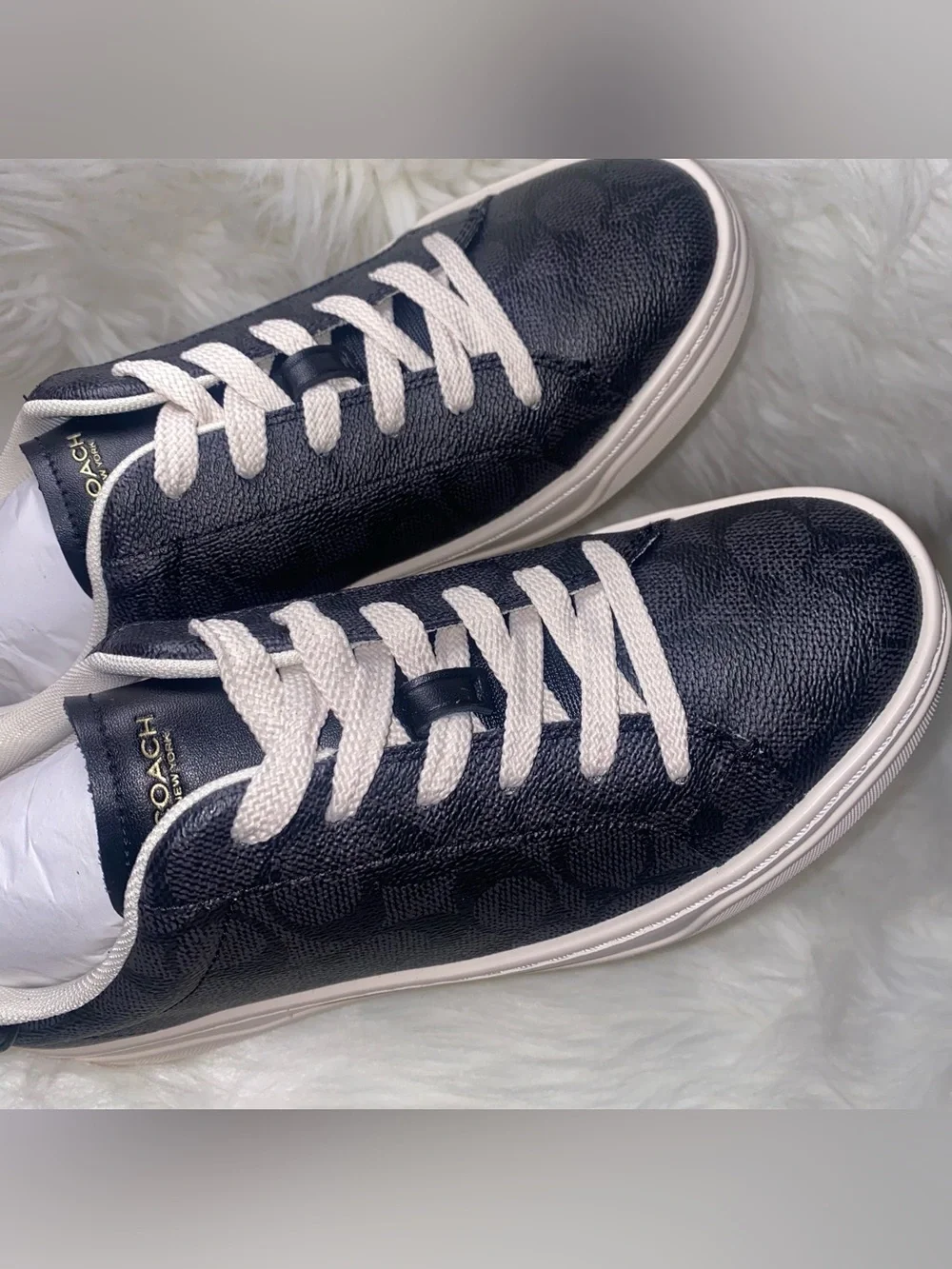 Coach Woman High Line Sneaker In Signature Canvas Size 9.5 New in box
